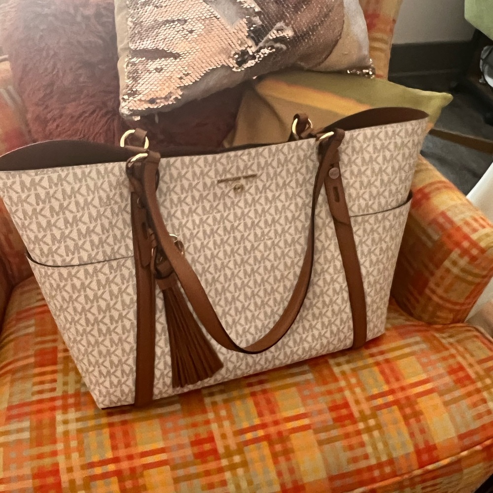 Large Michael Kors Voyager Bag